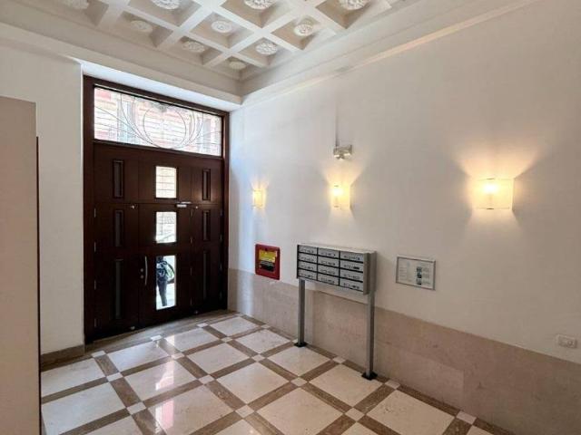 Locale Commerciale in vendita a Municipio 1, Puglia
