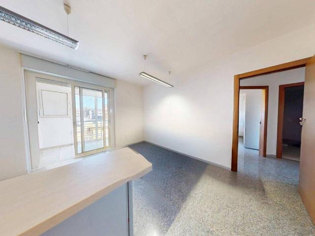 Locale Commerciale in vendita a Libertà, Bari