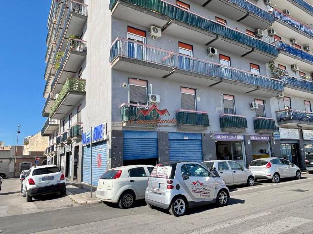 Locale Commerciale in vendita a Marconi, Bari