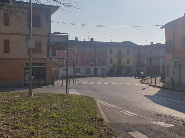 Locale Commerciale in vendita a Bariano, Lombardia