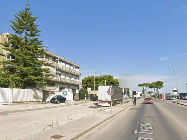 Locale Commerciale in vendita a Puglia, Barletta-andria-trani