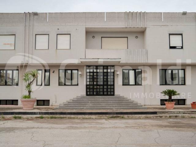 Locale Commerciale in vendita a Puglia, Barletta-andria-trani