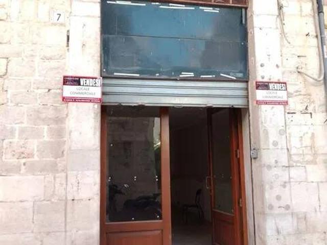Locale Commerciale in vendita a Centro, Barletta