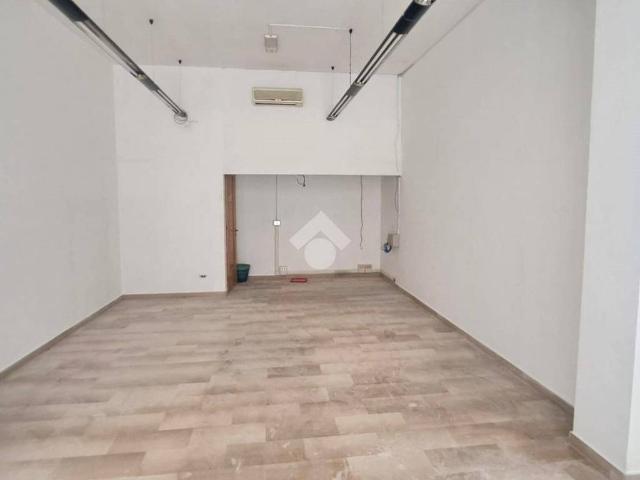 Locale Commerciale in vendita a Puglia, Barletta-andria-trani