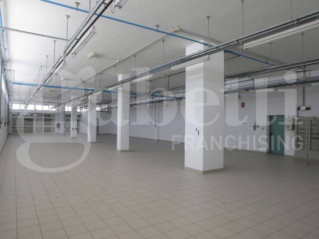 Locale Commerciale in vendita a Puglia, Barletta-andria-trani