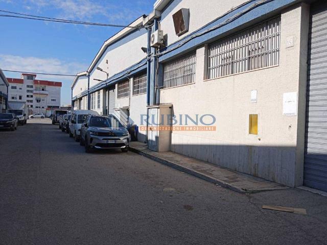 Locale Commerciale in vendita a Barletta, Barletta-Andria-Trani