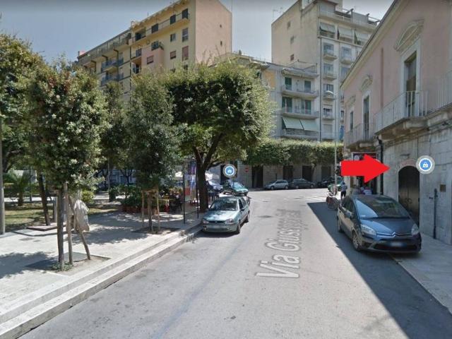 Locale Commerciale in vendita a Centro, Barletta