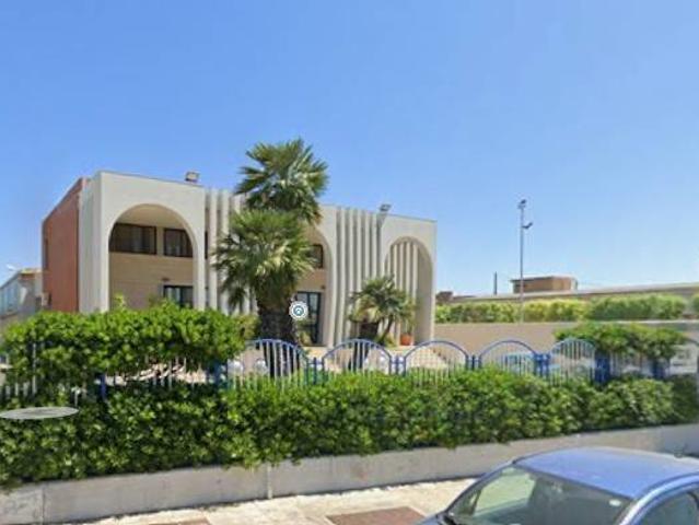 Locale Commerciale in vendita a Barletta, Barletta-Andria-Trani