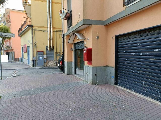 Locale Commerciale in vendita a Sava, Baronissi