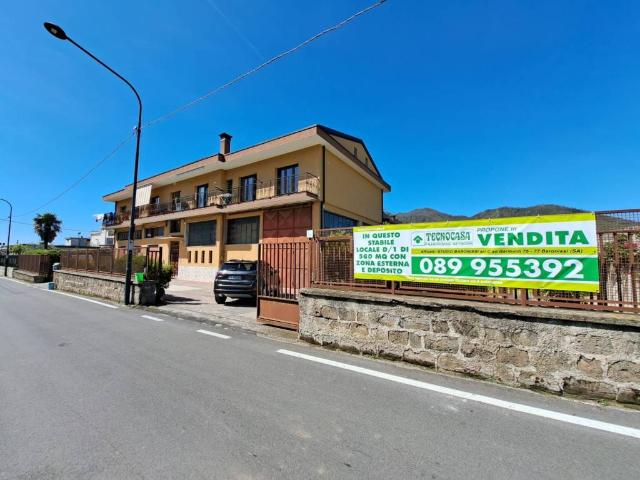 Locale Commerciale in vendita a Sava, Baronissi