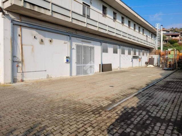 Locale Commerciale in vendita a Dagò, Barzanò