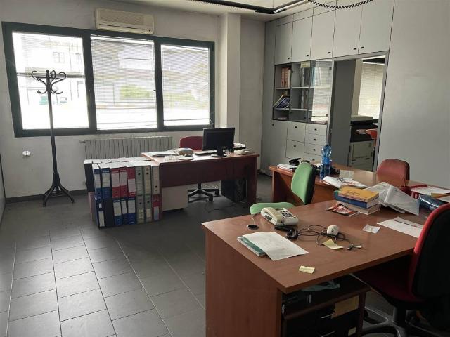 Locale Commerciale in vendita a Piemonte, Alessandria