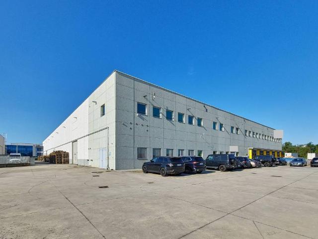 Locale Commerciale in vendita a Unione Comuni Basiano Masate, Basiano