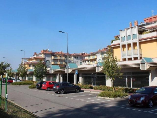 Locale Commerciale in vendita a Milano 3, Basiglio