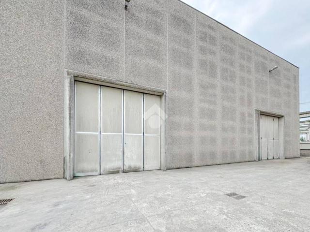 Locale Commerciale in vendita a Bassano Bresciano, Lombardia