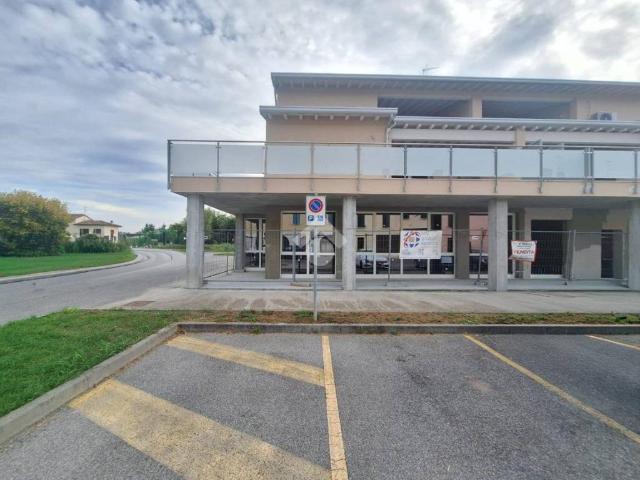 Locale Commerciale in vendita a Bassano Bresciano, Lombardia