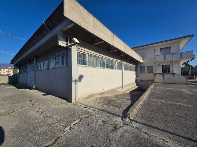 Locale Commerciale in vendita a Borgo Vittorio Veneto, Bassano Del Grappa
