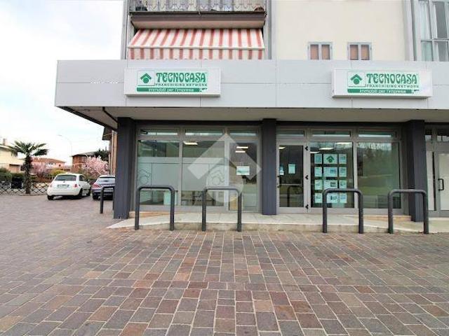 Locale Commerciale in vendita a San Lazzaro, Bassano Del Grappa