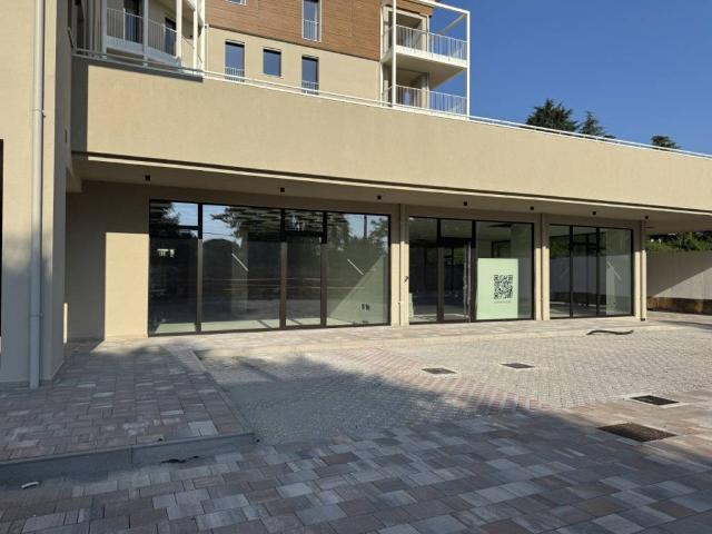 Locale Commerciale in vendita a Pilastroni, Bassano Del Grappa