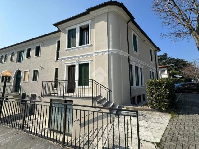 Locale Commerciale in vendita a Trinità, Bassano Del Grappa