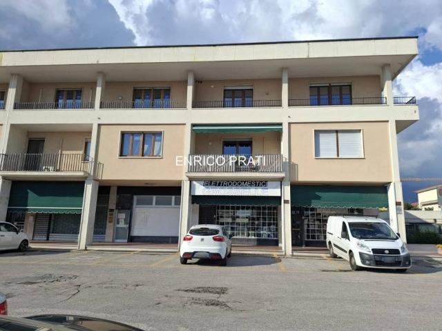 Locale Commerciale in vendita a Angarano, Bassano Del Grappa