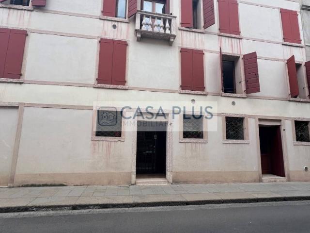 Locale Commerciale in vendita a Pilastroni, Bassano Del Grappa