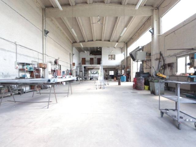 Locale Commerciale in vendita a Piemonte, Alessandria