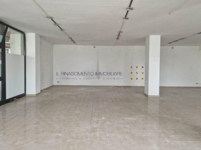 Locale Commerciale in vendita a Santa Lucia, Bastia Umbra