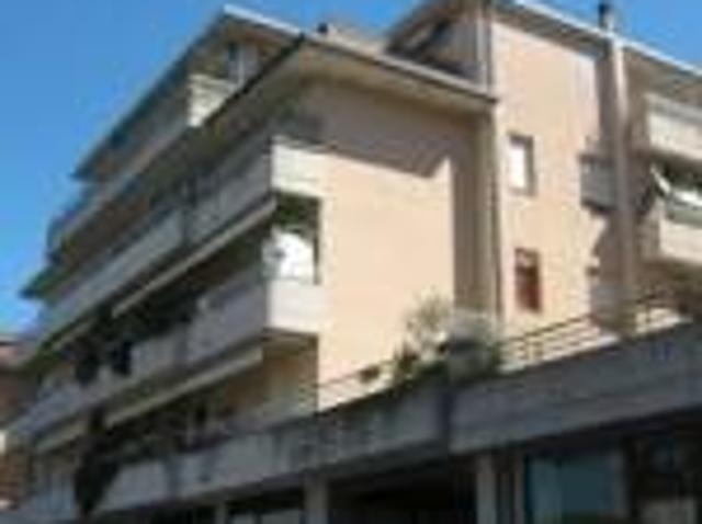 Locale Commerciale in vendita a Santa Lucia, Bastia Umbra