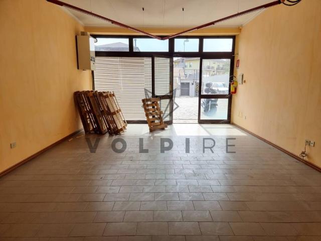 Locale Commerciale in vendita a Bastia Umbra, Umbria