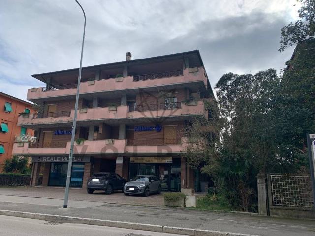 Locale Commerciale in vendita a Santa Lucia, Bastia Umbra