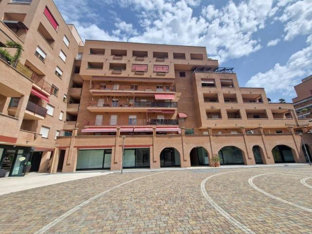 Locale Commerciale in vendita a Santa Lucia, Bastia Umbra
