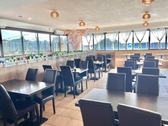 Locale Commerciale in vendita a Bastia Umbra, Umbria