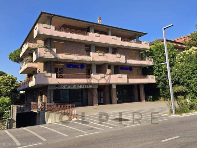 Locale Commerciale in vendita a Santa Lucia, Bastia Umbra