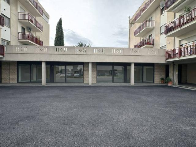 Locale Commerciale in vendita a Bastiola, Bastia Umbra