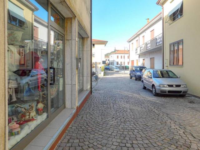 Locale Commerciale in vendita a Battaglia Terme, Veneto