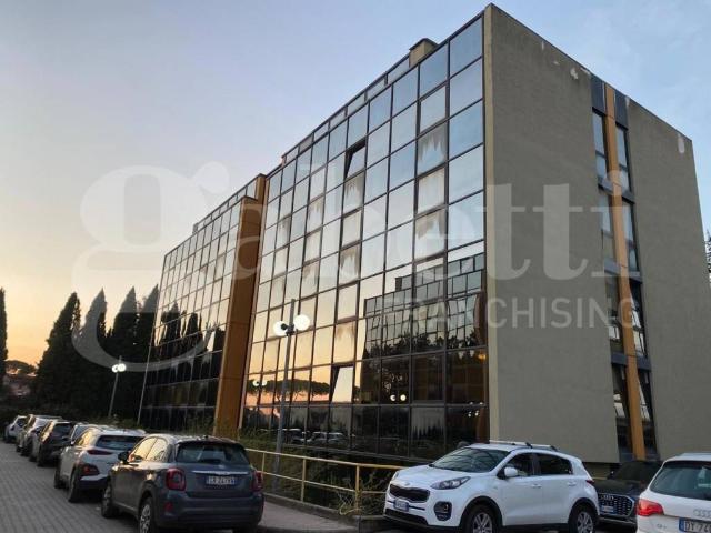 Locale Commerciale in vendita a Olevano Sul Tusciano, Campania