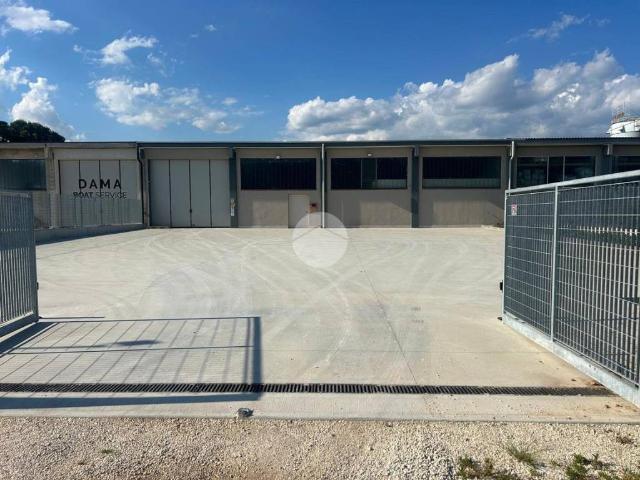 Locale Commerciale in vendita a Via Larga, Bedizzole