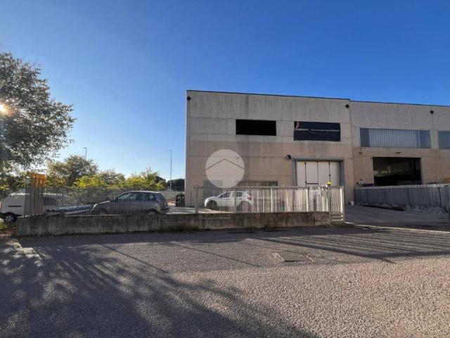 Locale Commerciale in vendita a Bedizzole, Lombardia
