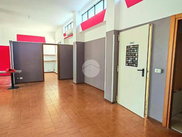 Locale Commerciale in vendita a Bedizzole, Lombardia