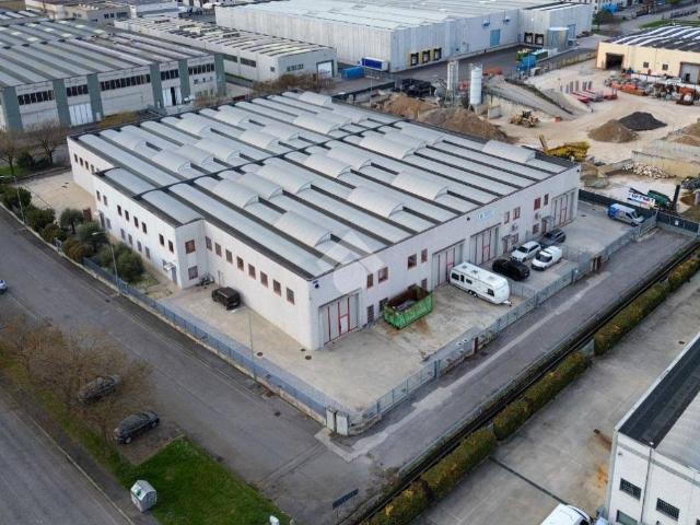 Locale Commerciale in vendita a Bedizzole, Lombardia