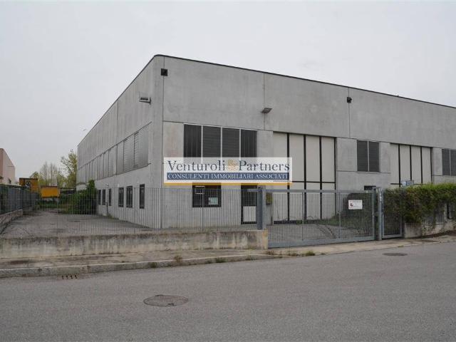 Locale Commerciale in vendita a Bedizzole, Lombardia