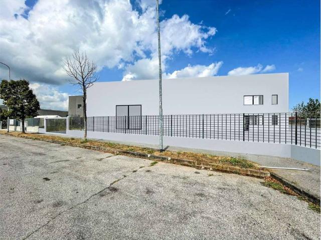Locale Commerciale in vendita a Bedizzole, Lombardia