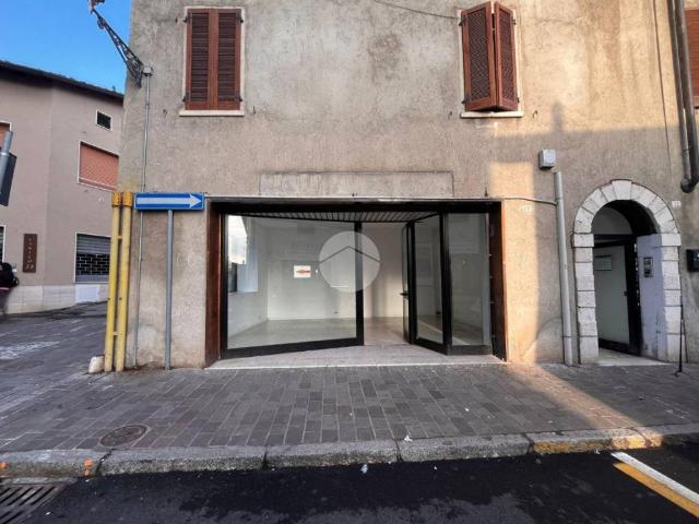 Locale Commerciale in vendita a Bedizzole, Lombardia