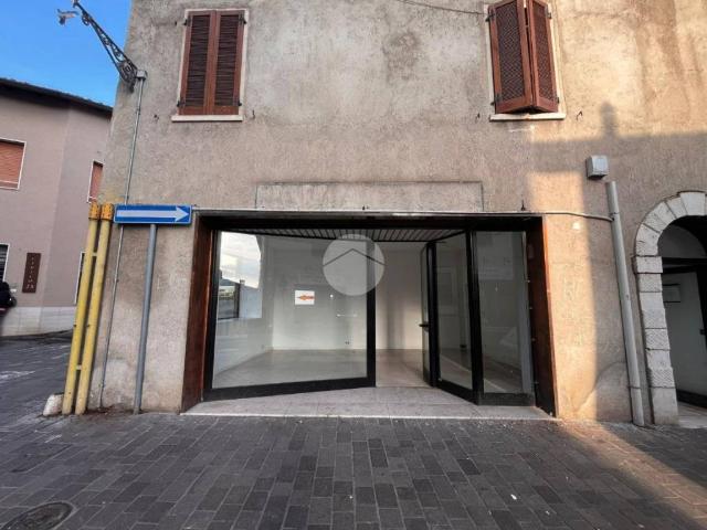 Locale Commerciale in vendita a Bedizzole, Lombardia