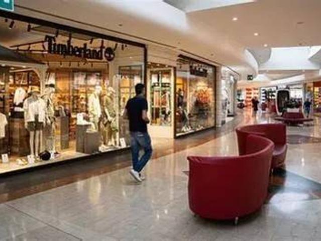 Locale Commerciale in vendita a Fornaci, Beinasco