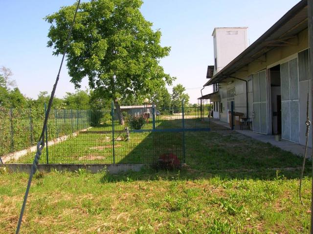 Locale Commerciale in vendita a Piemonte, Cuneo