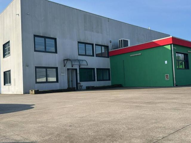 Locale Commerciale in vendita a Belfiore, Veneto