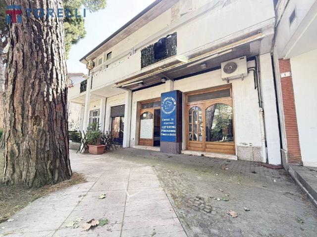 Locale Commerciale in vendita a Bellaria, Reggio Emilia