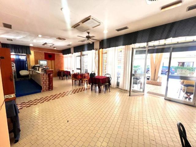 Locale Commerciale in vendita a Bellaria